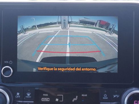 Used 2023 Toyota Highlander LE FWD image 7