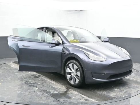 Used 2023 Tesla Model Y Long Range image 50