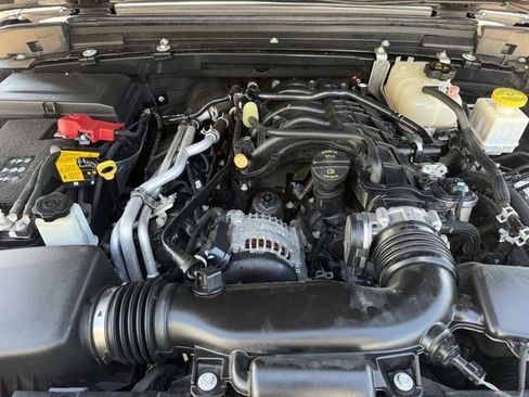 Used 2023 Jeep Gladiator Sport AWD/4WD image 34