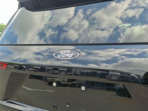 Used 2025 Ford Expedition Platinum w/ Stealth Performance Package AWD/4WD image 30