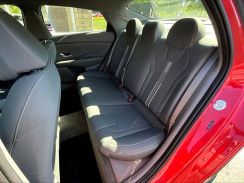 Used 2023 Hyundai Elantra SEL image 21