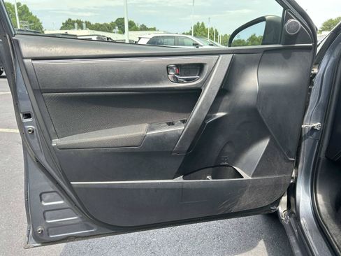 Used 2018 Toyota Corolla LE FWD image 14