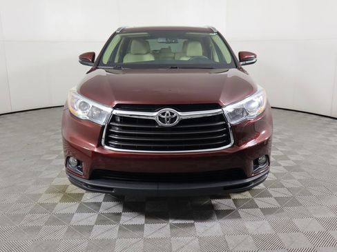 Used 2016 Toyota Highlander XLE image 2