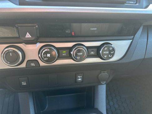 Used 2016 Toyota Tacoma SR5 AWD/4WD image 28