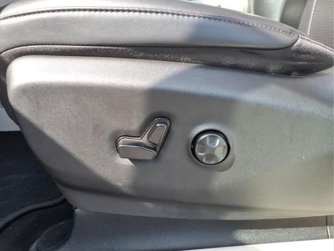 Used 2023 Chrysler Pacifica Touring-L FWD image 19