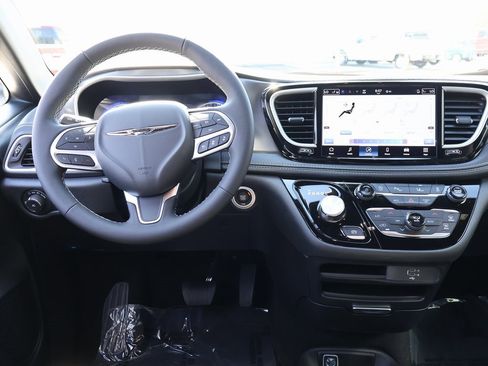 New 2026 Chrysler Pacifica Select image 18