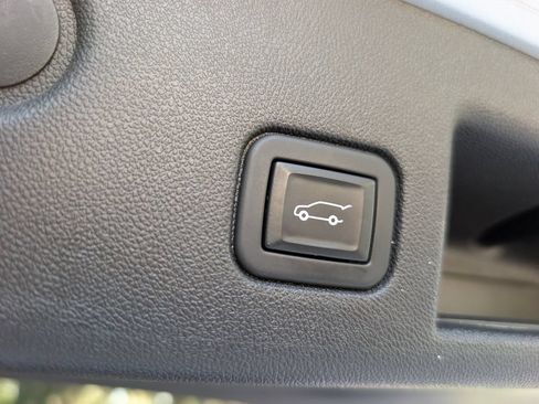 Used 2020 Chevrolet Equinox Premier FWD image 21