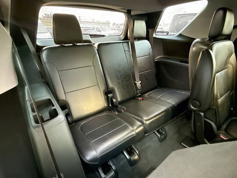 Used 2018 Chevrolet Traverse LT FWD image 31