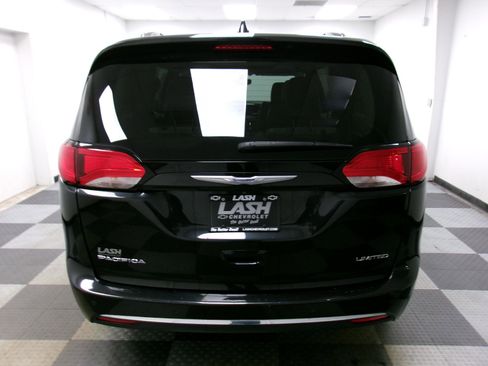 Used 2020 Chrysler Pacifica Limited image 15