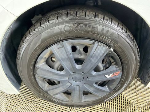 Used 2022 Toyota Corolla LE FWD image 11