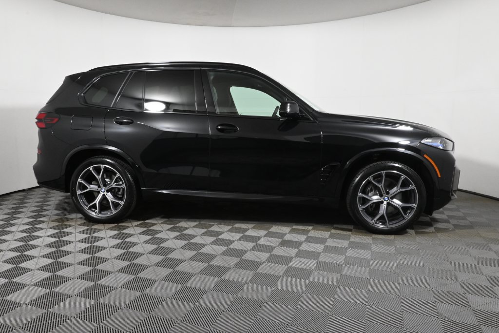 Used 2026 BMW X5 xDrive40i w/ M Sport Package AWD/4WD image 8