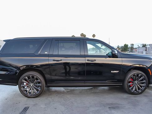 Used 2026 Cadillac Escalade ESV V AWD/4WD image 13