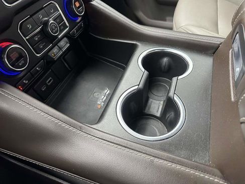 Used 2022 Chevrolet Tahoe Z71 w/ Luxury Package image 20