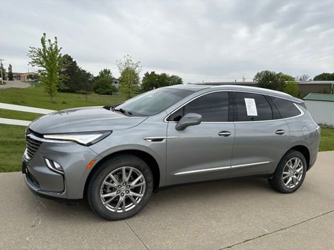 Used 2023 Buick Enclave Essence w/ Experience Buick Package AWD/4WD image 1