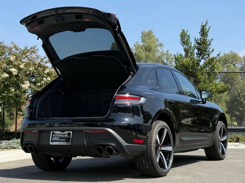 Used 2026 Porsche Macan AWD/4WD image 32