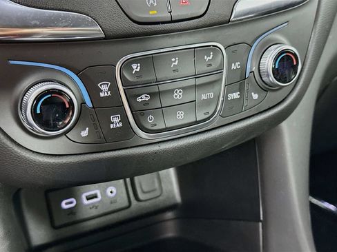 Used 2023 Chevrolet Equinox LT w/ Driver Convenience Package FWD image 17