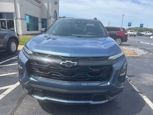 Used 2026 Chevrolet Equinox RS FWD image 2