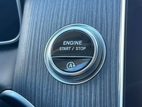 Used 2024 Mercedes-Benz GLC 300 4MATIC image 35