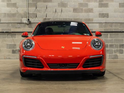 Used 2018 Porsche 911 Carrera RWD image 2