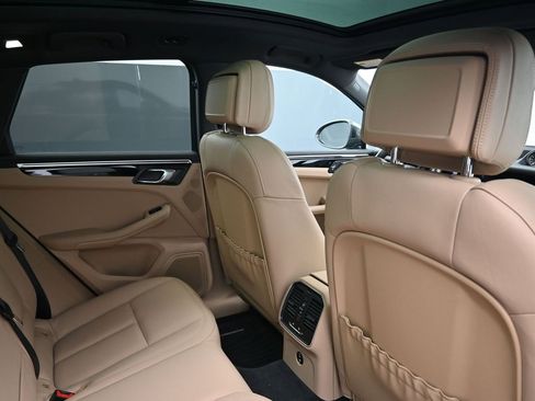 Certified 2023 Porsche Macan Turbo image 7