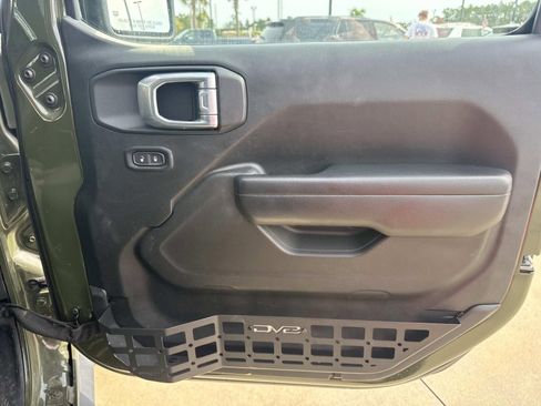 Used 2021 Jeep Gladiator Rubicon AWD/4WD image 13