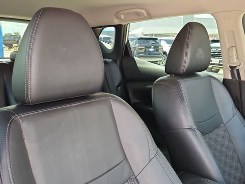 Used 2022 Nissan Rogue Sport SV w/ Technology Package FWD image 18