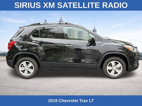 Used 2019 Chevrolet Trax LT w/ LT Convenience Package AWD/4WD image 4