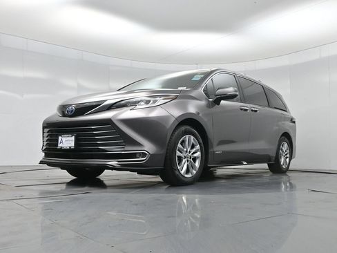 Used 2021 Toyota Sienna Limited FWD image 50