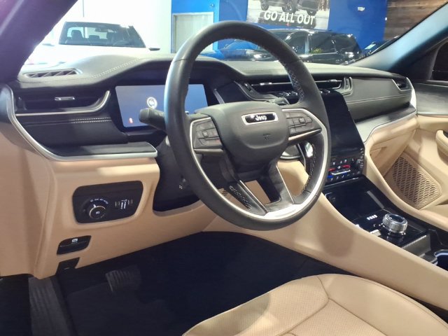 Certified 2024 Jeep Grand Cherokee L Limited w/ Luxury Tech Group II AWD/4WD image 10