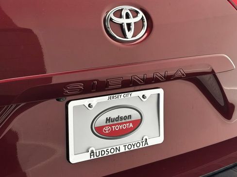 Used 2015 Toyota Sienna LE FWD image 7