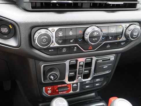 Used 2024 Jeep Wrangler Unlimited Sport AWD/4WD image 18
