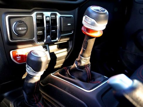 Used 2022 Jeep Gladiator Rubicon w/ Safety Group image 21