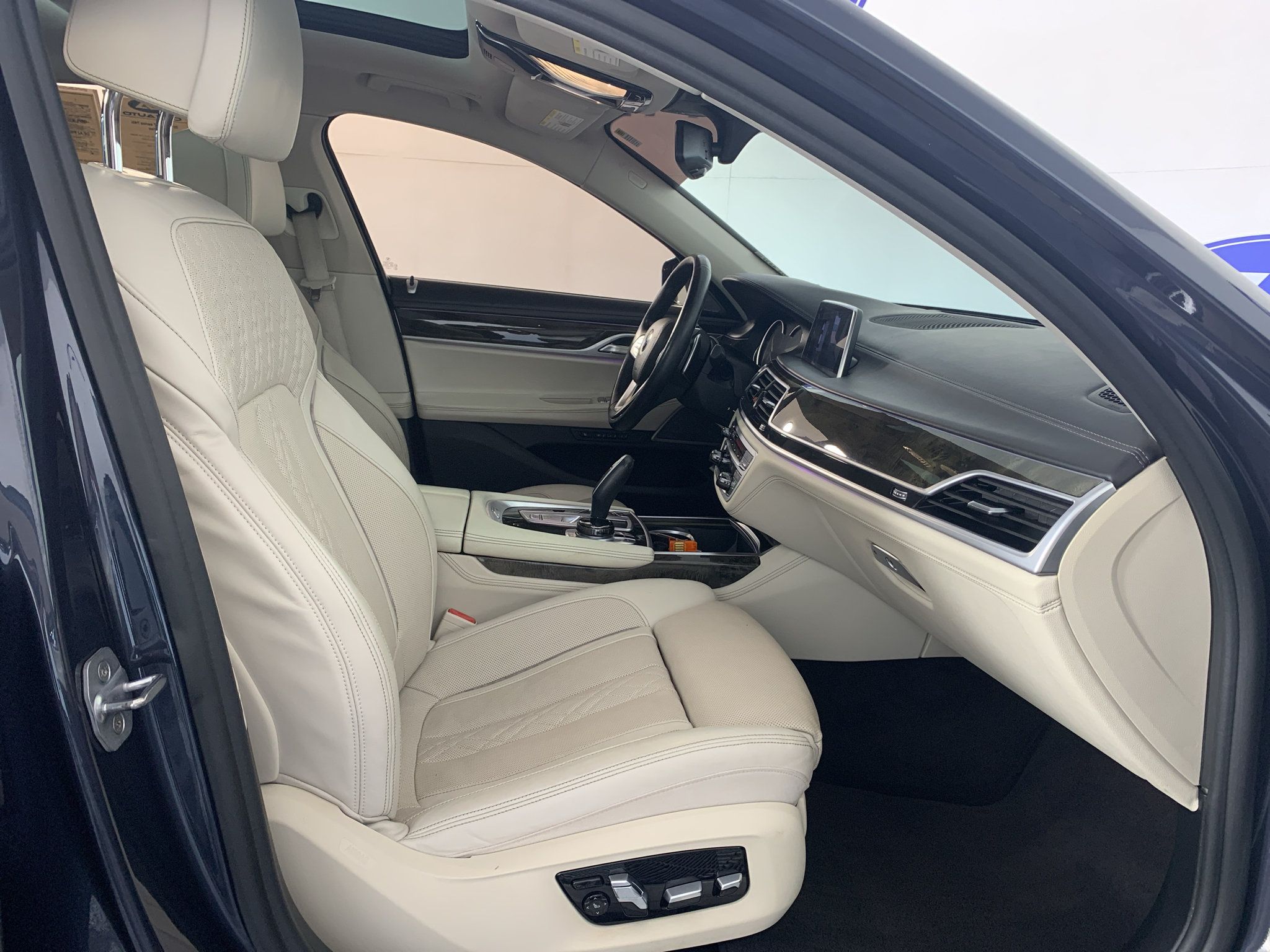 Used 2019 BMW 740i xDrive w/ Executive Package AWD/4WD image 43