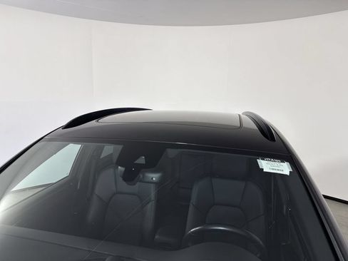 Certified 2022 Porsche Macan S AWD/4WD image 17