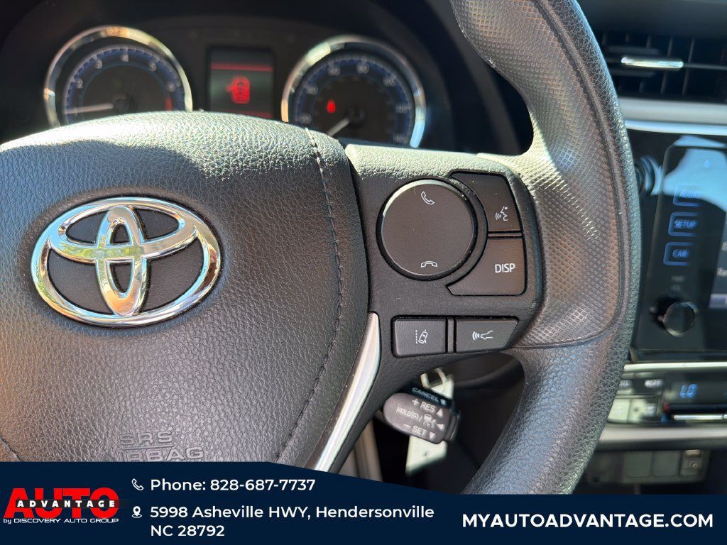 Used 2018 Toyota Corolla LE FWD image 18