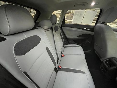 Used 2022 Volkswagen Taos SE w/ Panoramic Sunroof Package AWD/4WD image 37