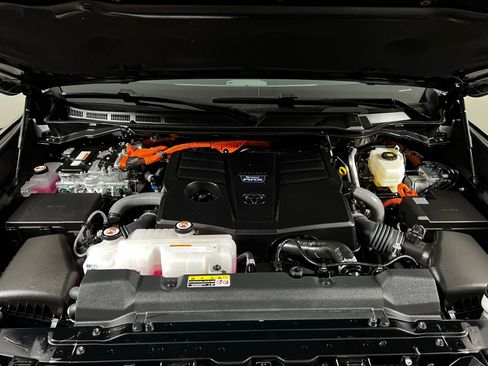 Certified 2025 Toyota Sequoia SR5 image 9