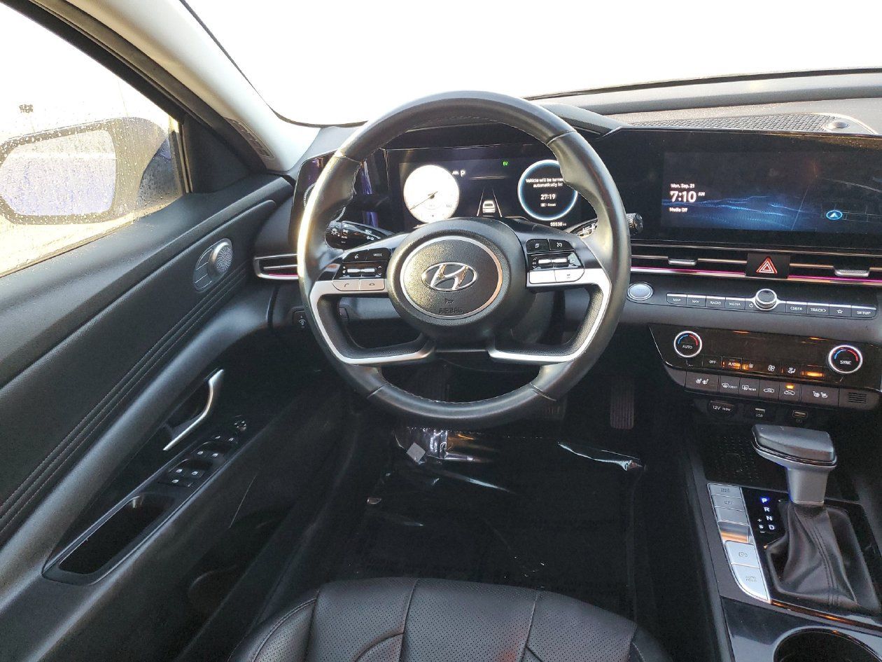 Used 2023 Hyundai Elantra Limited FWD image 13