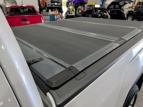 Used 2018 GMC Sierra 2500 Denali image 8