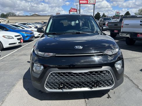 Used 2021 Kia Soul LX image 3
