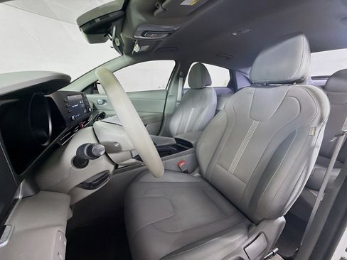 Used 2022 Hyundai Elantra SE FWD image 24