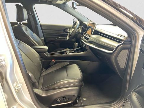 Used 2024 Jeep Compass Limited w/ High Altitude Package image 16