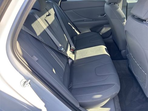 Used 2024 Hyundai Elantra SEL w/ Convenience Package image 15