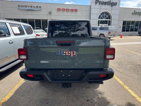 Used 2024 Jeep Gladiator Sport AWD/4WD image 9