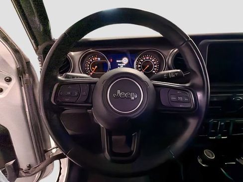 Used 2022 Jeep Gladiator Willys image 10