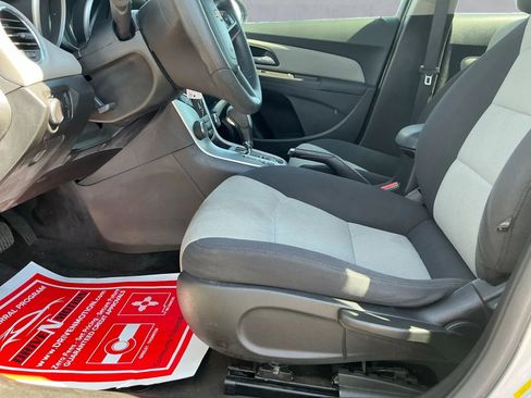 Used 2016 Chevrolet Cruze LS image 12