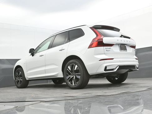 New 2026 Volvo XC60 T8 Core w/ Climate Package AWD/4WD image 34