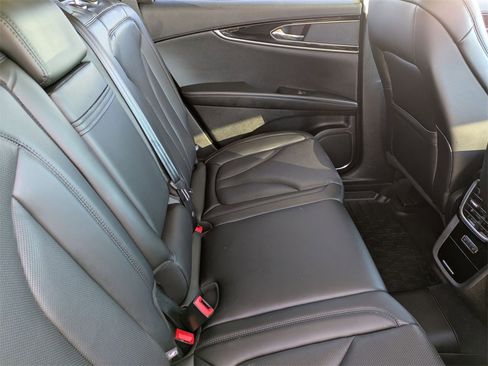 Used 2022 Lincoln Nautilus Reserve image 37