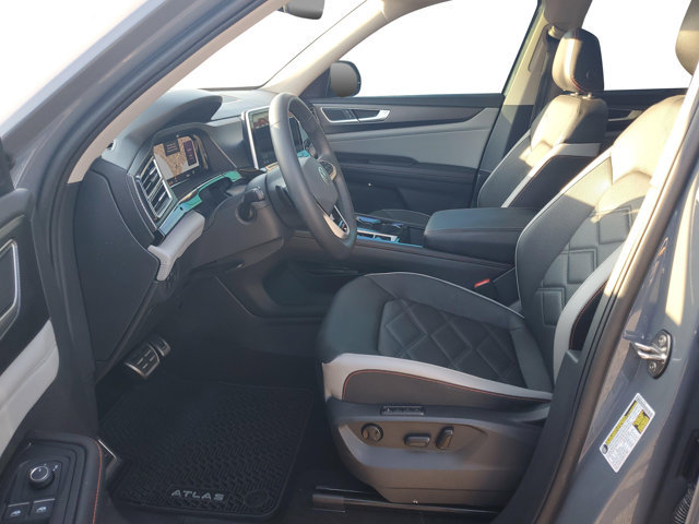 Used 2024 Volkswagen Atlas Peak Edition SEL AWD/4WD image 9
