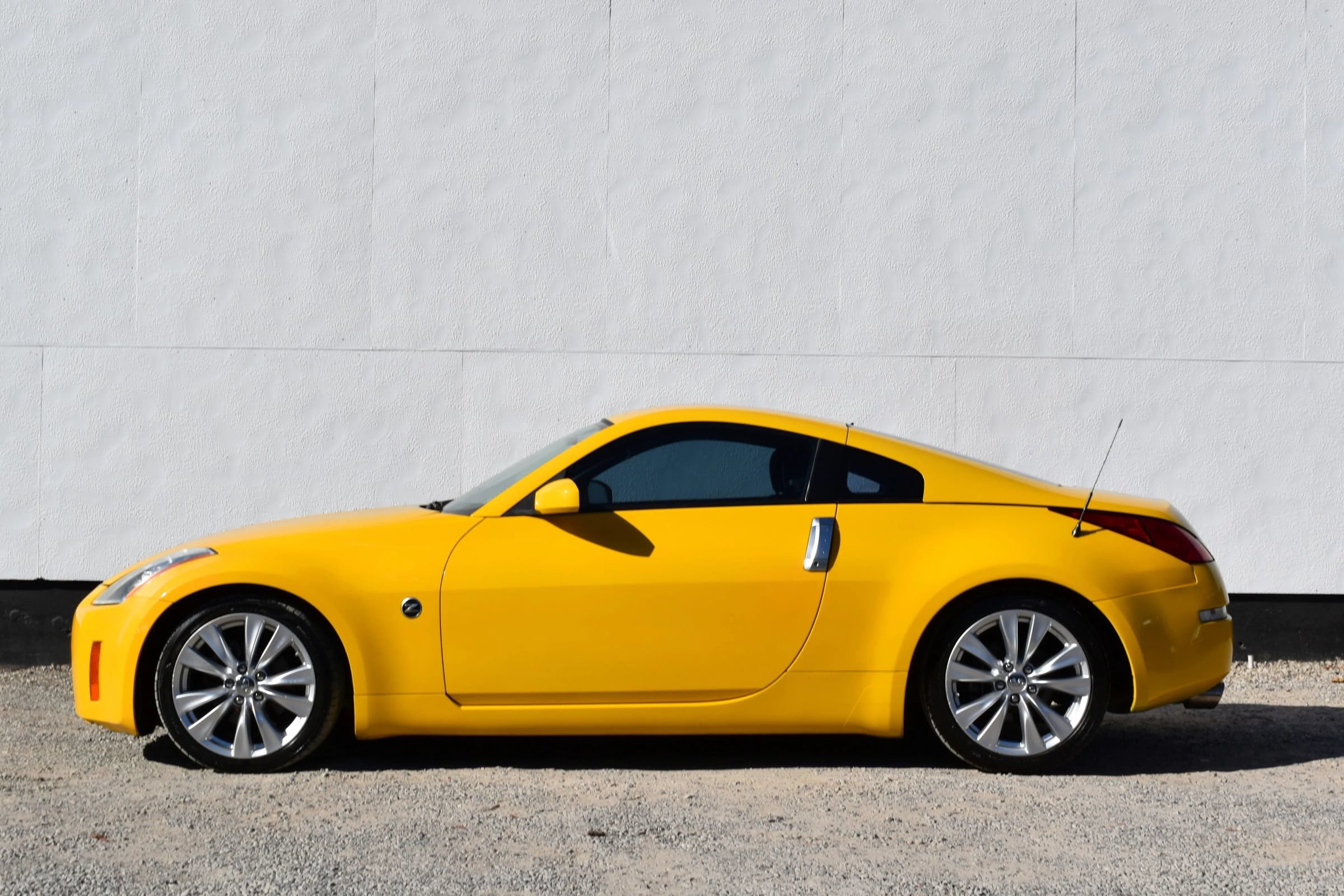 Used 2005 Nissan 350Z Touring w/ (N93) Cargo Convenience Pkg RWD image 9